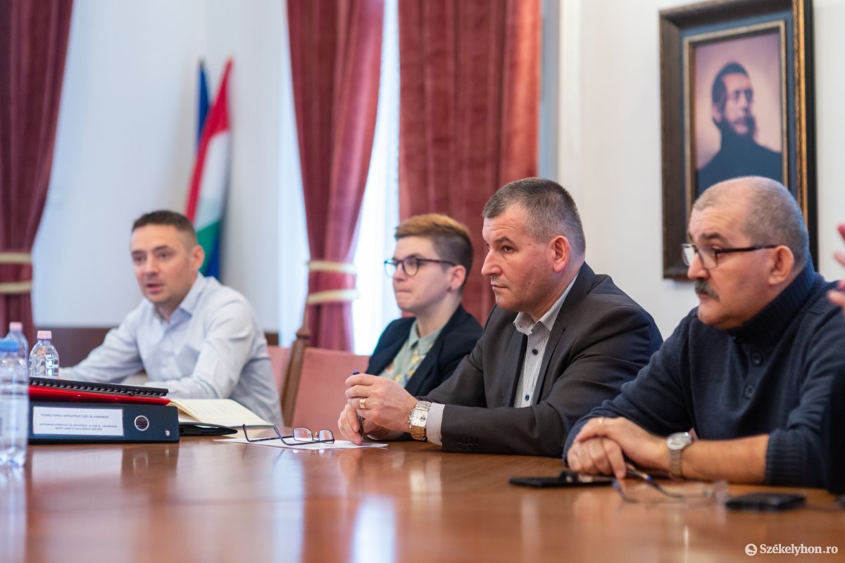 Sajtótájékoztatón ismertették a beruházás részleteit a polgármesteri hivatal munkatársai •  Fotó: Erdély Bálint Előd