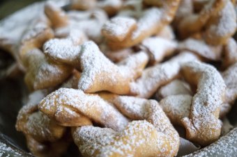 Farsangfarka friss csörögefánkkal