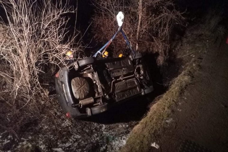 Árokba zuhant egy autó Székelykeresztúron