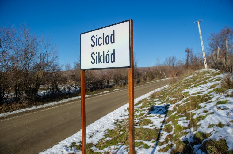 Aszfalt kerül a siklódi útra