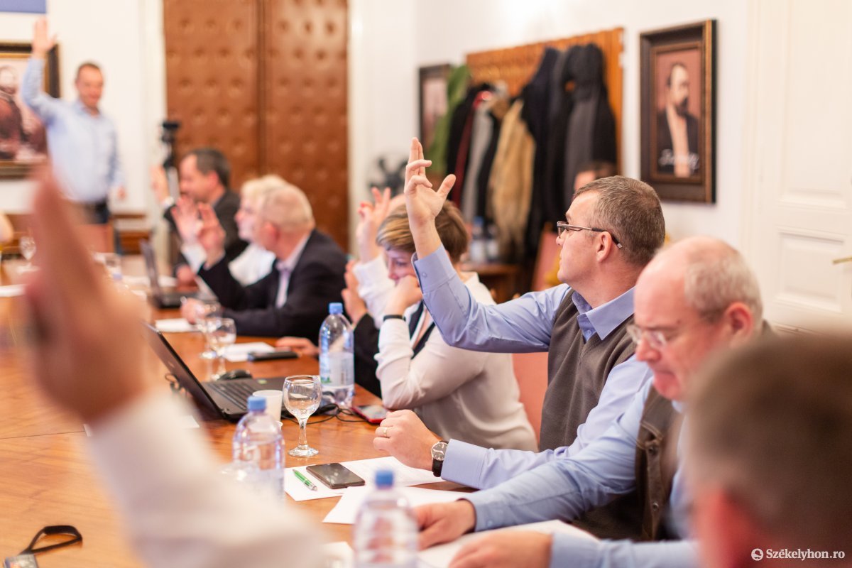 Új és régi arcok is vannak a tanácsosi listán •  Fotó: Erdély Bálint Előd