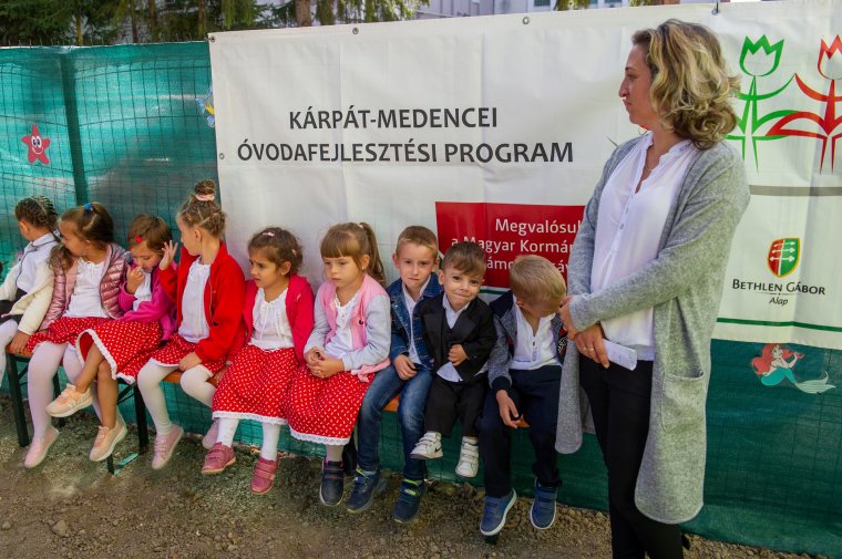 A pestivé vedlő Pistik társadalma