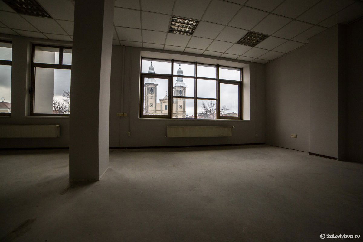 Kisebb és tágasabb helyiségek is vannak, szép panorámával •  Fotó: Erdély Bálint Előd