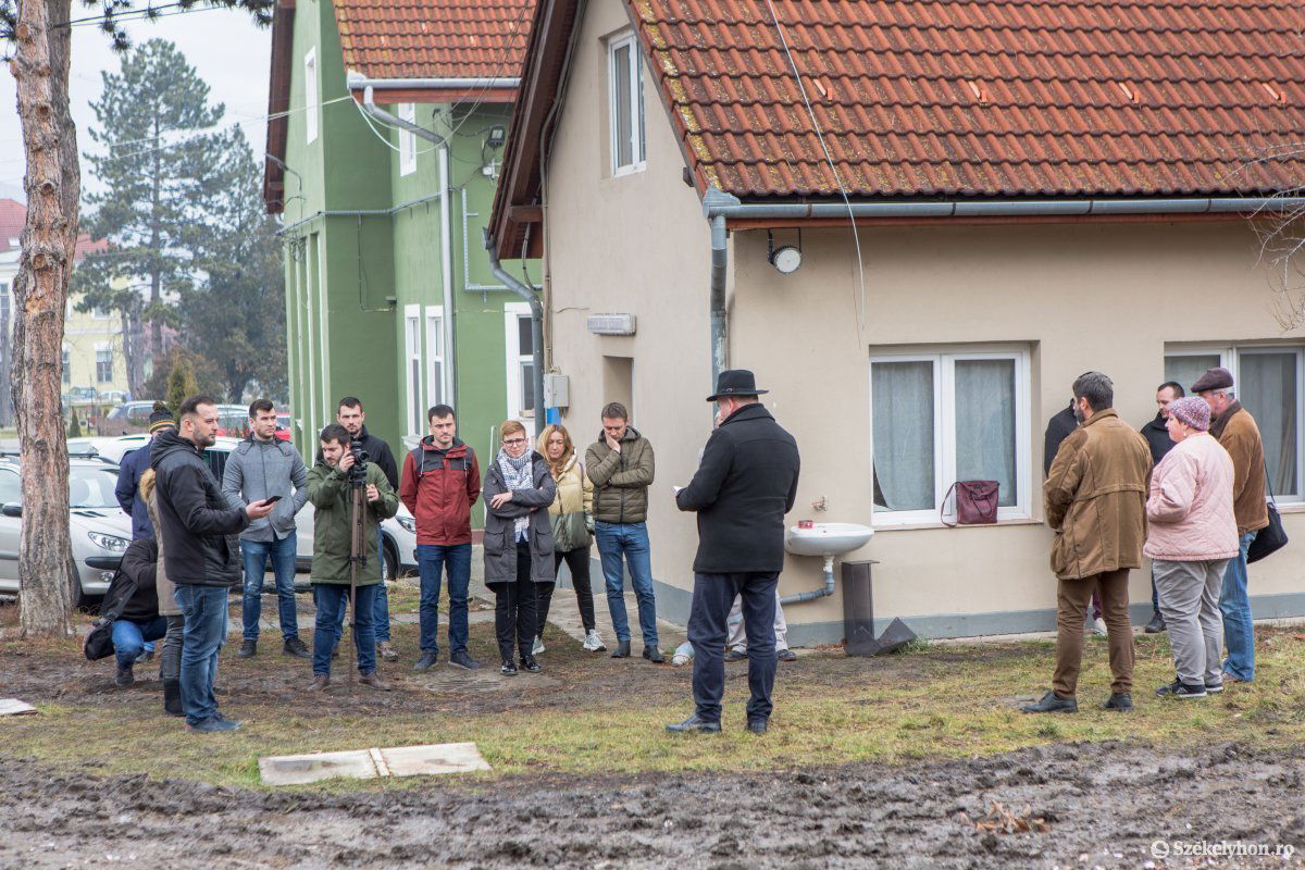 Nagyjából másfél év, amire megépül a tömbház a korház udvarán •  Fotó: Erdély Bálint Előd
