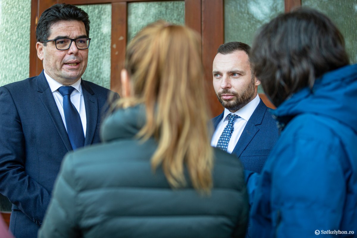 Zsigmond Barna Pál (balról) és Bíró Barna Botond. Egységes nemzetben gondolkodnak •  Fotó: Erdély Bálint Előd