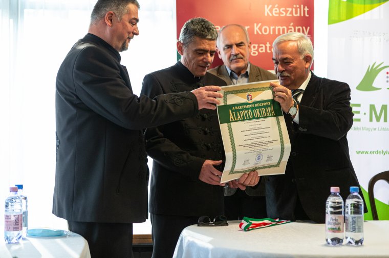 Látássérülteknek szánt iskolaépületet és rehabilitációs központot adtak át Székelyudvarhelyen