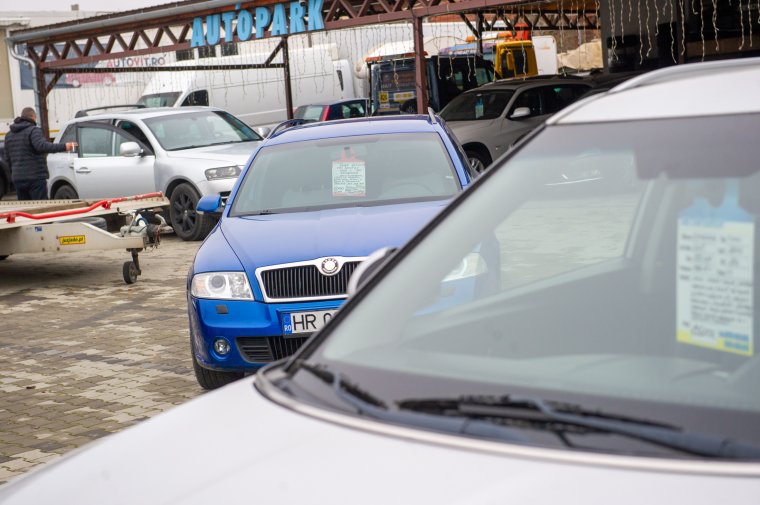 Továbbra sem a kereskedő által biztosított garancia, hanem az alacsony ár a fontosabb használt autó vásárlásakor