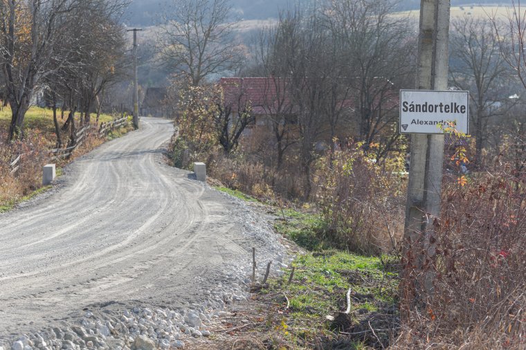 Aszfalt kerül a Sándortelke és Telekfalva közötti útra