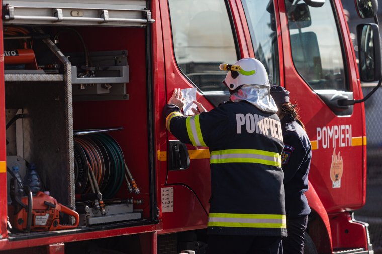 Működés közben gyulladt ki egy személyvonat mozdonya, kimenekültek az utasok