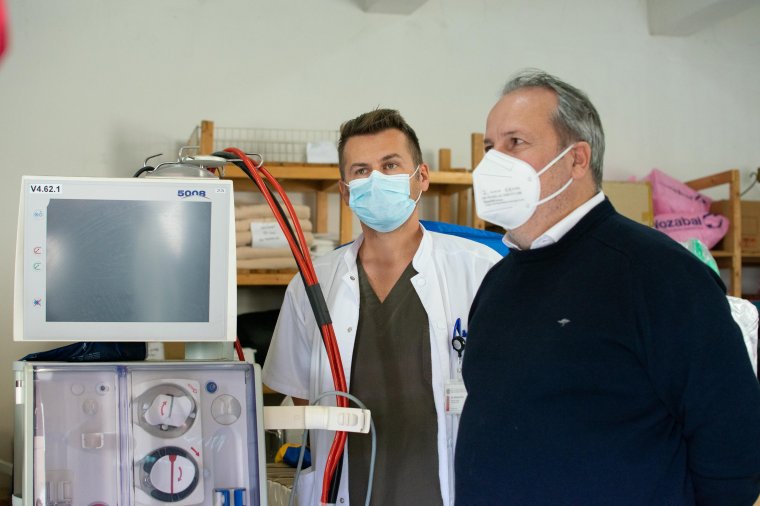 Hemodialízis-gépek érkeztek a székelyudvarhelyi kórházba