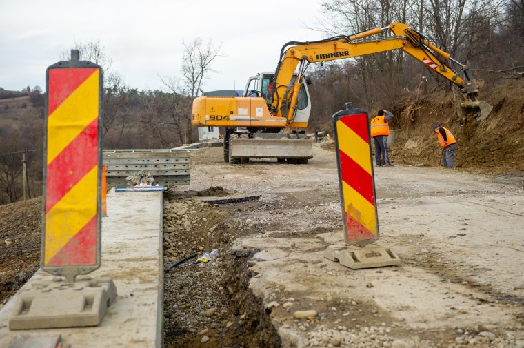 December közepéig járhatóvá tennék a földcsuszamlások miatt tönkrement tibódi útszakaszt