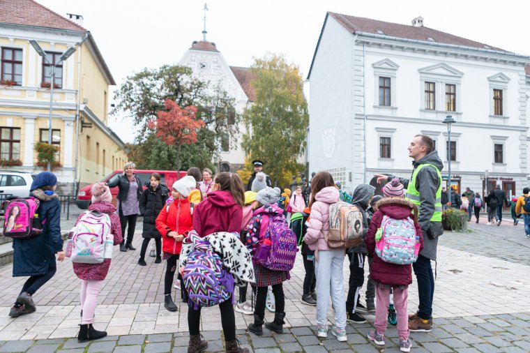 Csak gyűltek a matricák a lábbuszfüzetekben