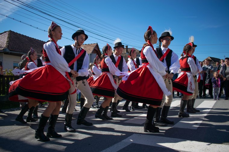 Bált nem tarthattak, de énekelve és táncolva ünnepeltek a nyikómalomfalvi csőszök