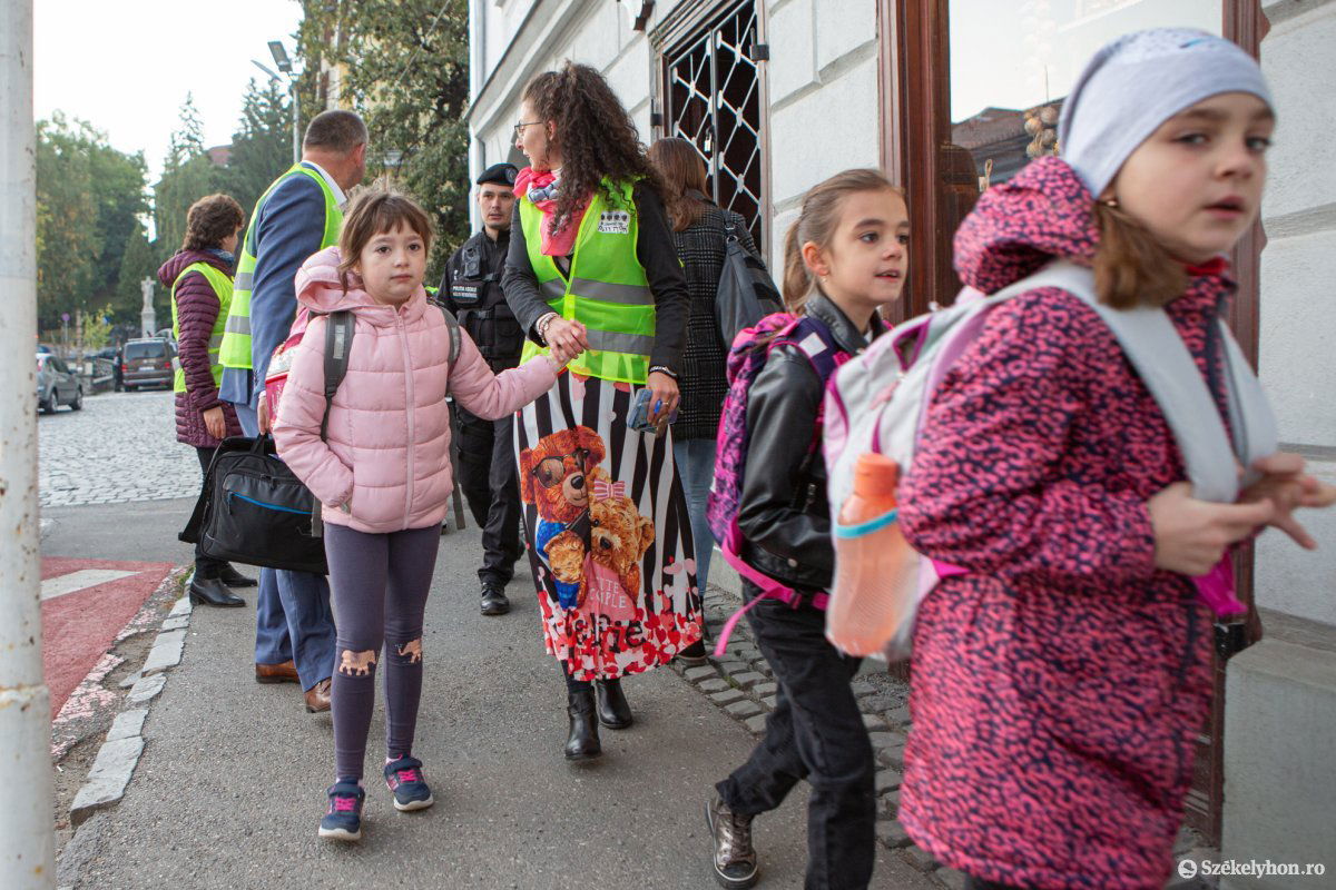 Már az első napon sok utasa volt a székelyudvarhelyi Lábbusz „járatainak” •  Fotó: Erdély Bálint Előd