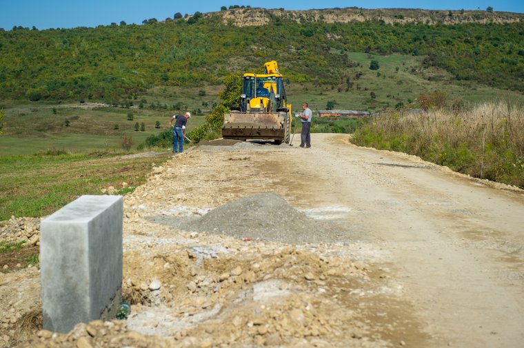 Kicsi, de fontos település irányába javítják az utat