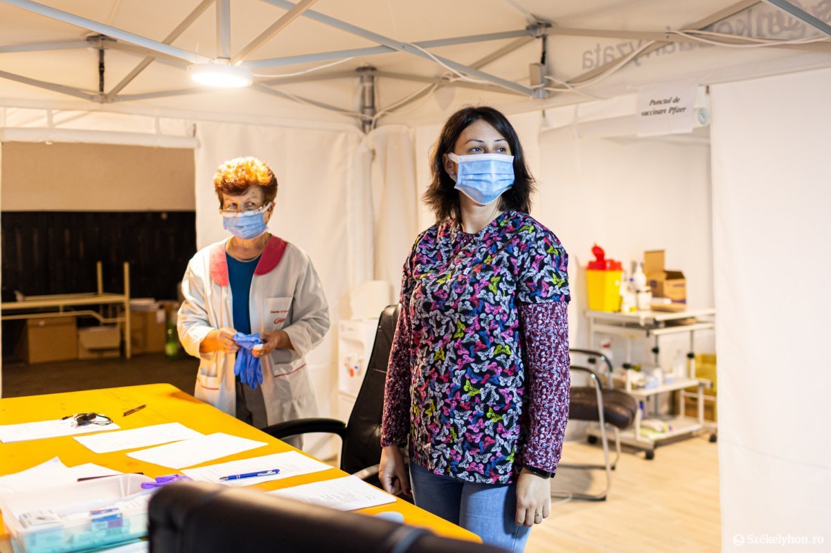 Elkezdődött a harmadik oltással történő immunizálás. Hargita megyében egyelőre alacsony az érdeklődés •  Fotó: Erdély Bálint Előd