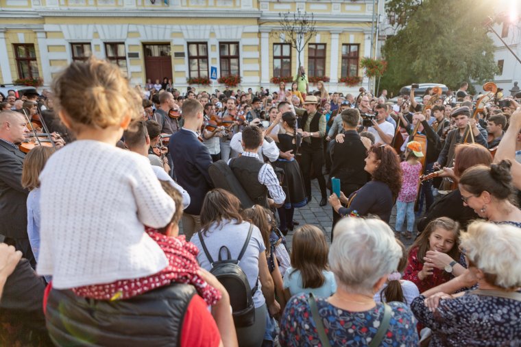 Töretlen népszerűség és jó hangulat: készülnek az Erdélyi Táncháztalálkozóra Székelyudvarhelyen