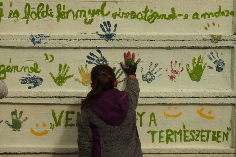 Egészséges életmódra ösztönző üzenetek kerülnek a székelyudvarhelyi betonfalakra