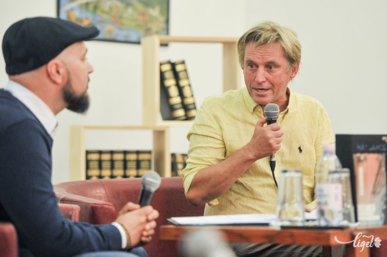 Ihletettség nélkül egy mű sem kel életre – véli Háy János •  Fotó: Beliczay László