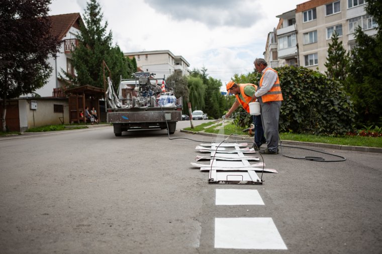 Útfestés Székelyudvarhelyen félsávos útlezárásokkal