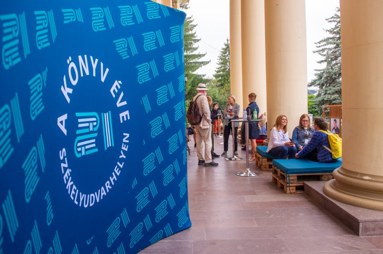 Családias hangulatban zajlott a kiváló szerzők és kiadványok rendezvénye