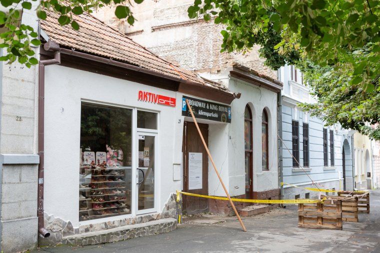Lebontanak egy épületet a székelyudvarhelyi Kossuth Lajos utcában, de vissza is építik