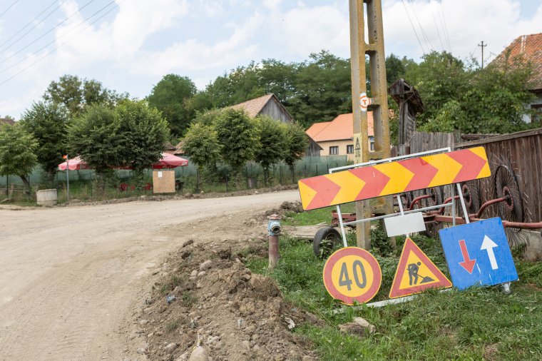 Jelentős késéssel, de elkezdődött az udvarhelyszéki utakat érintő nagyberuházás