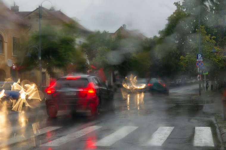 Csapadékra és megerősödő szélre vonatkozó figyelmeztetést adtak ki szombatig országszerte