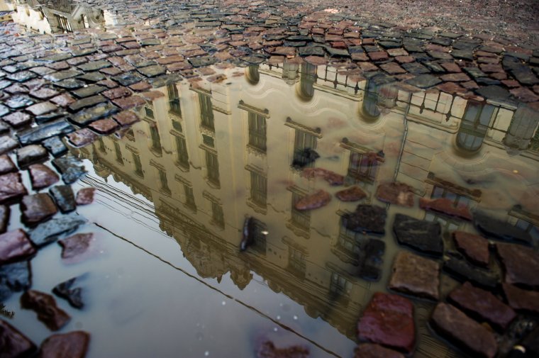 Búcsú a nyárias ősztől: felerősödő szél, záporok várhatóak szombatig