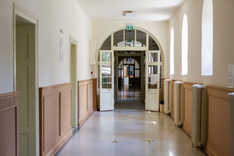 Arafat: használati útmutatóval együtt kapták meg az iskolák a nyálteszteket