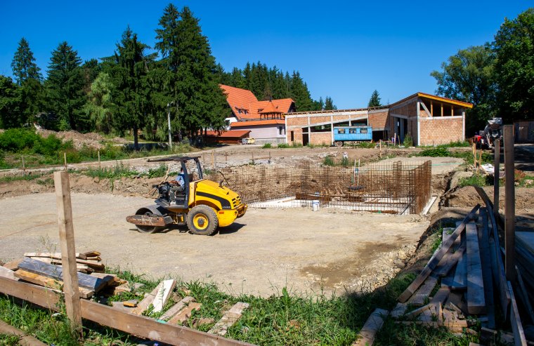 Jövőre nyitnák meg a két medencés, multifunkcionális sportpályával ellátott édesvizű strandot Korondon