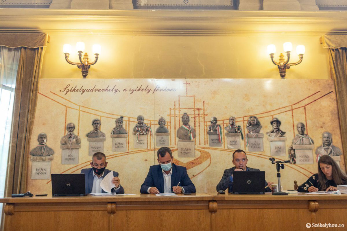 &bullet;  Fotó: Erdély Bálint Előd