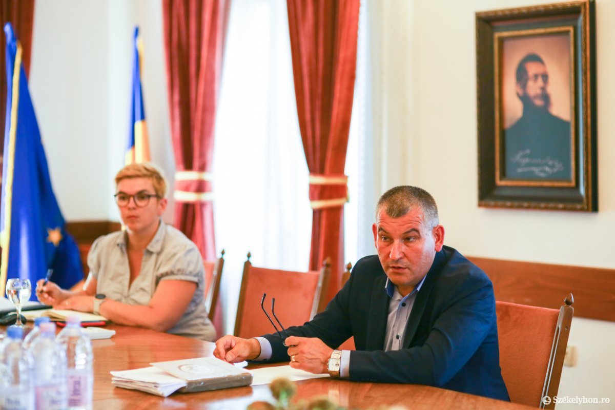 Sajtótájékoztató a városházán. A város külterületei felének tisztáznák a tulajdonjogi helyzetét &bullet;  Fotó: Erdély Bálint Előd