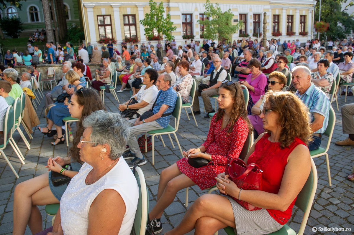 A pandémia előtti állapotokat megközelítő számban ünnepelték idén augusztus 20-át az az udvarhelyiek •  Fotó: Beliczay László
