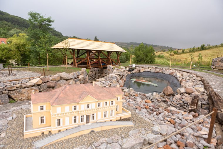 Folyamatosan bővülnek a látnivalók a Mini Erdély Parkban