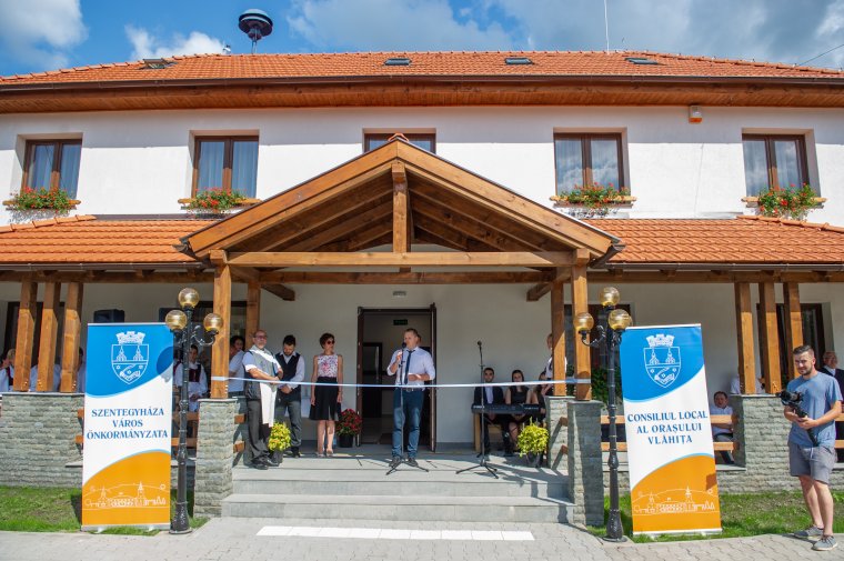 Visszaköltöznek a felújított épületbe