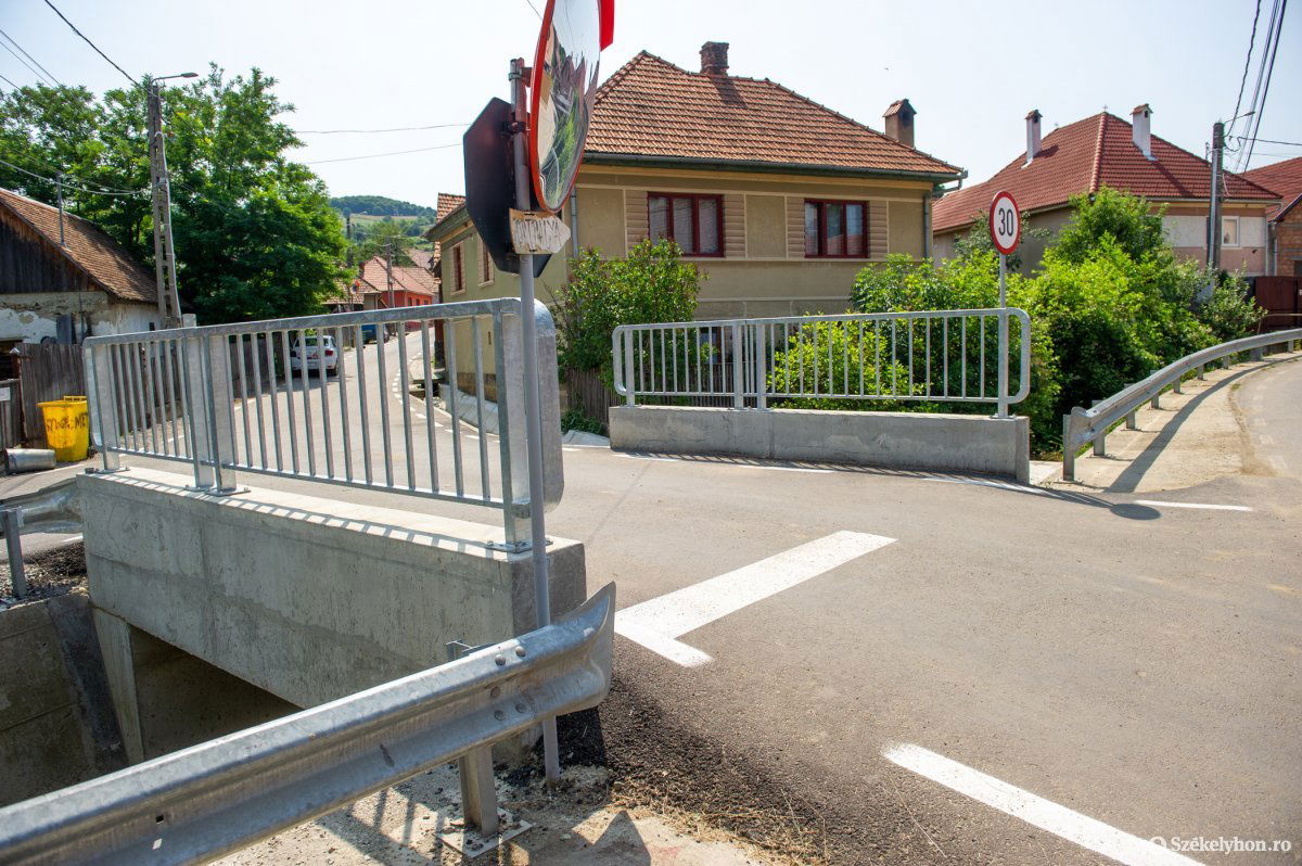 Összesen hat hidat építettek újjá, illetve korszerűsítettek Máréfalván •  Fotó: Beliczay László