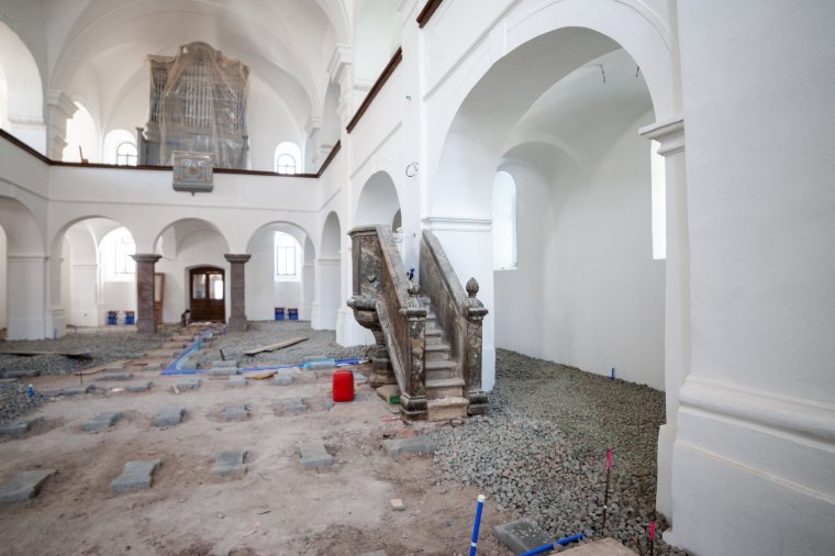 Templomfelújítás után tereprendezés Székelyudvarhely központjában