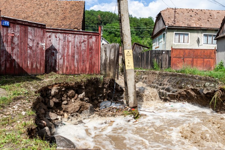 Jelentős károkat okozott a lezúduló vízmennyiség Lövétén és Homoródalmáson