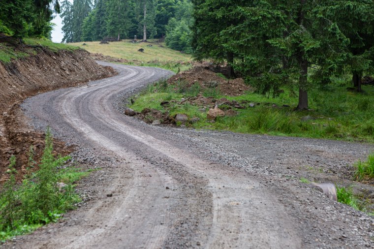 Több kilométernyi szekérutat szélesítettek ki Székelyvarságon