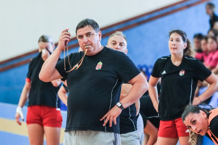 Magukkal viszik a székelyek szeretetét: Elek Gábor a magyar női kéziválogatott udvarhelyi olimpiai felkészüléséről