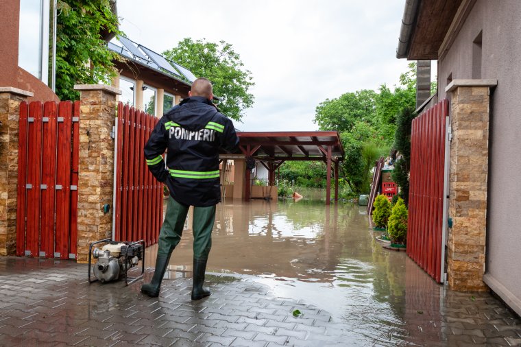 Udvarokat, épületeket öntött el a víz Maros megyében