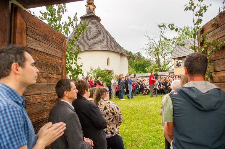 „De a kápolna áll!”