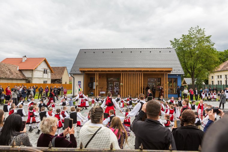 A magyar kormány támogatásával felépült napköziotthont avattak Székelykeresztúron