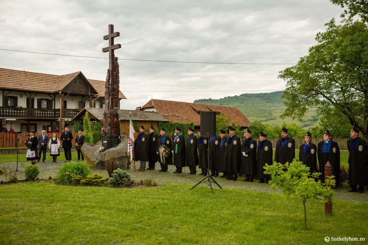 &bullet;  Fotó: Erdély Bálint Előd