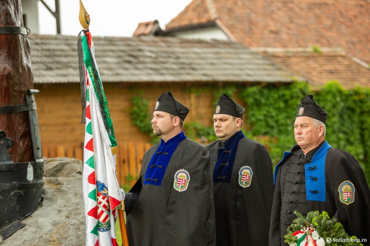 &bullet;  Fotó: Erdély Bálint Előd