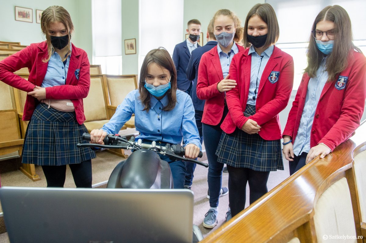 &bullet;  Fotó: Beliczay László