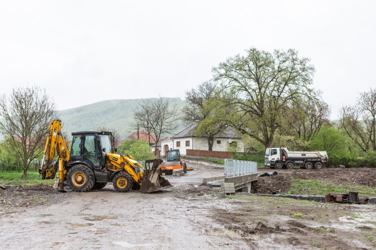 A megyei tanács alelnöke szerint nyáron már kész lesz, a polgármester szerint van még munka bőven