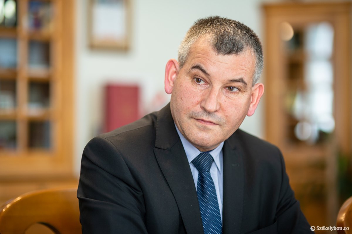 Gálfi Árpád, Székelyudvarhely polgármestere. Elsősorban családjától kér elnézést a történtek miatt •  Fotó: Erdély Bálint Előd