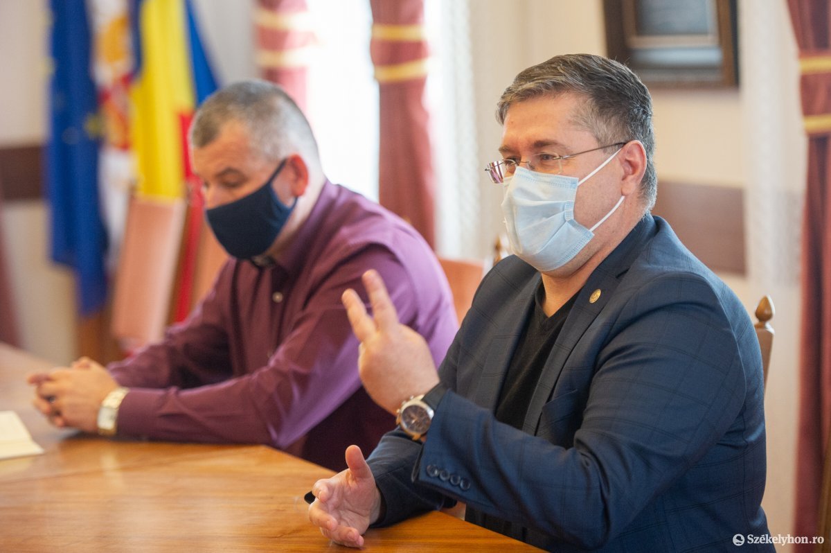 Gálfi Árpád és Ladányi László Zsolt. Fontosnak tartják, hogy megfelelő támogatást kapjon a székelyudvarhelyi sportélet &bullet;  Fotó: Beliczay László